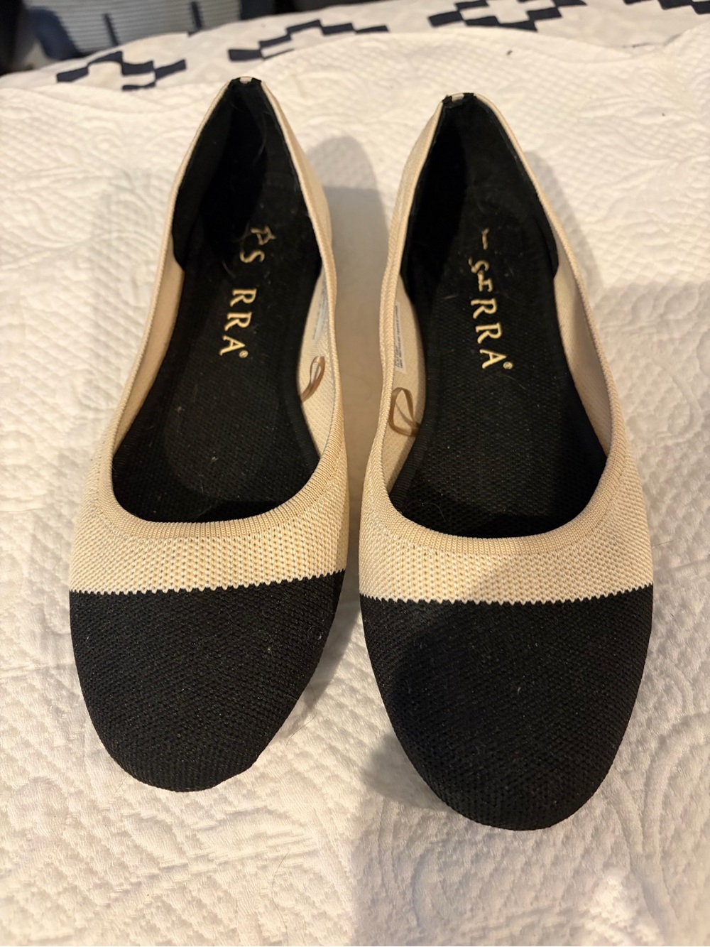 SERRA Women's Two-Tone Black and Cream Ballet knit Flats size 8